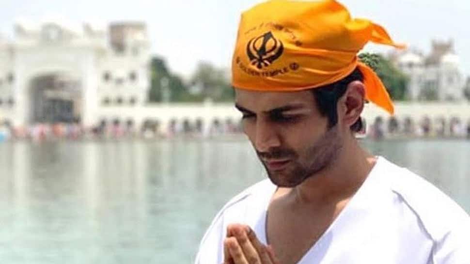 Kartik Aaryan says &#039;these tough times reinstate my faith in humanity&#039;, shares pic from Golden Temple!