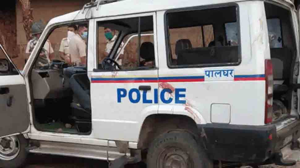 Mob manhandles cops for opposing gathering in Maharashtra&#039;s Ahmednagar, around 15 booked