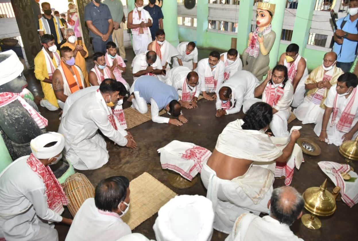 Himanta Biswa Sarma visited a couple of temples before oath-taking ceremony