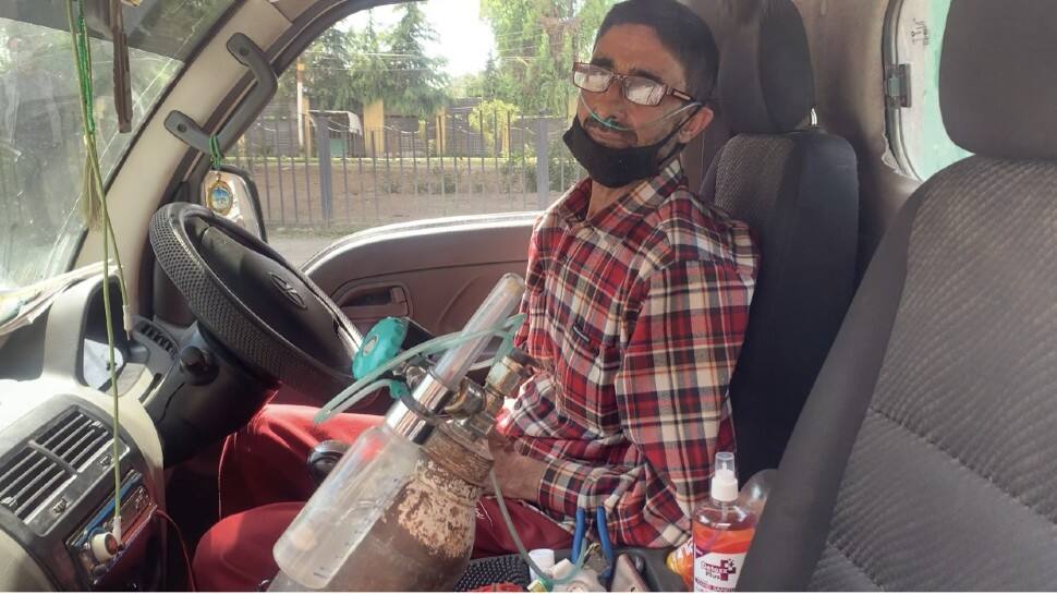 48-year-old COVID warrior suffering from asthma supplies oxygen cylinders in Kashmir