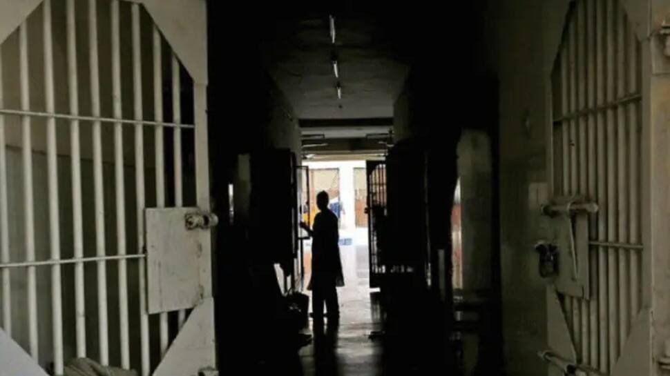 Kerala releases 560 prisoners on parole following SC directive due to COVID-19 crisis