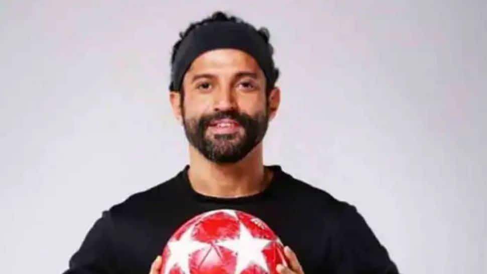 Farhan Akhtar responds to troll calling him ‘VIP brat’ for getting vaccinated ‘out of turn&#039;