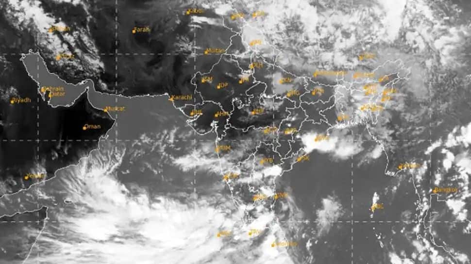 LIVE: Cyclonic storm Tauktae nearing coastal Karnataka, strong wind up to 70 kmph expected ...