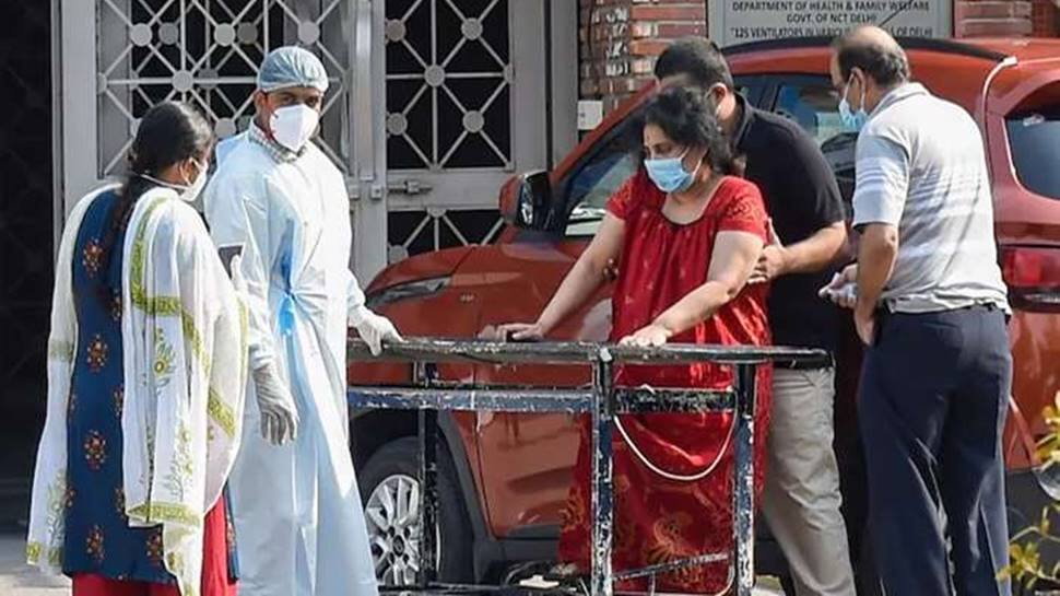 Vaccinated or not, ensure physical distancing and wear mask, says govt’s top scientific advisor