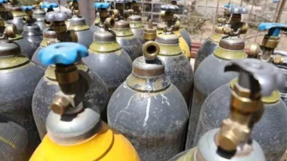 Good news Noida residents! Now oxygen cylinders and concentrators are just a phone call away