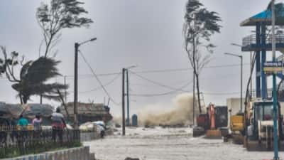  Rough sea during landfall of Cyclone Yaas at Digha in East Midnapore district