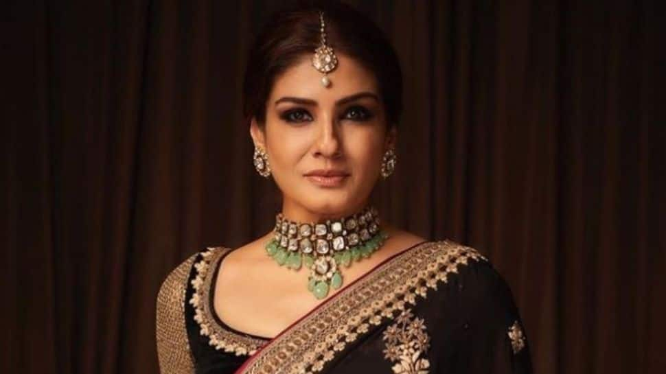 Raveena Tandon celebrates parents' wedding anniversary