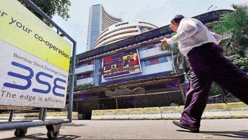 Sensex rallies over 500 points ahead of GDP data; Nifty ends above 15,550