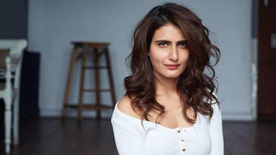 Fatima Sana Shaikh reveals she&#039;s &#039;unemployed&#039; due to COVID in quick chat with paps - Watch