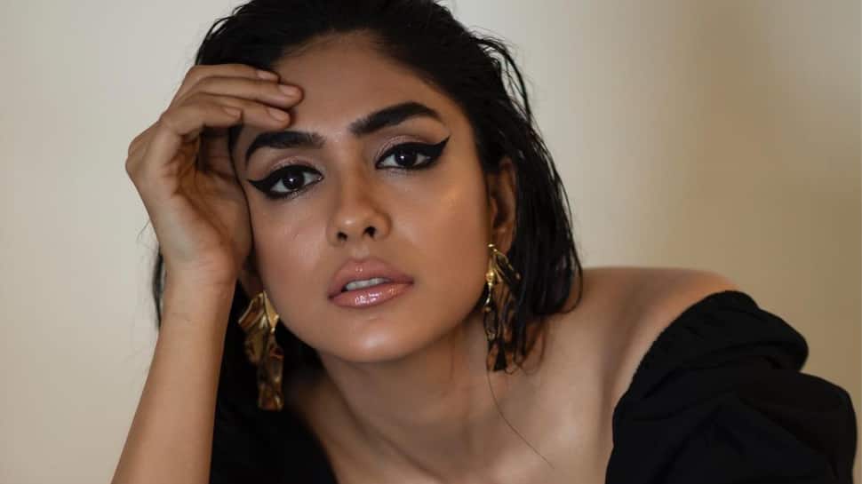 Mrunal Thakur: Dad sits with me during script narrations