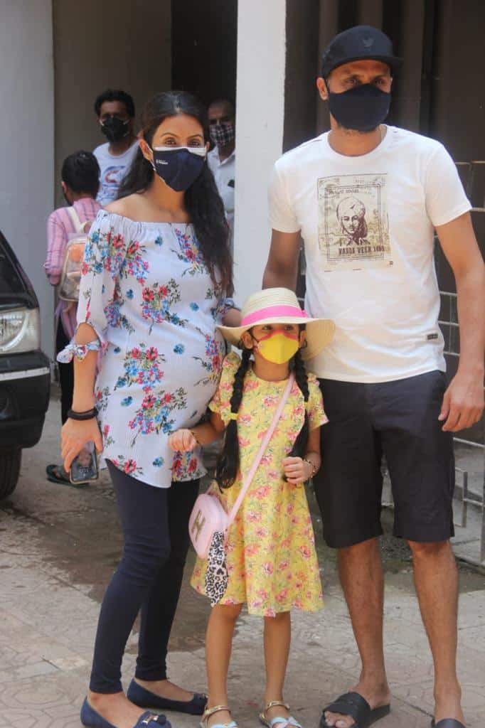  Geeta Basra and Harbhajan Singh spotted with daughter Hinaya