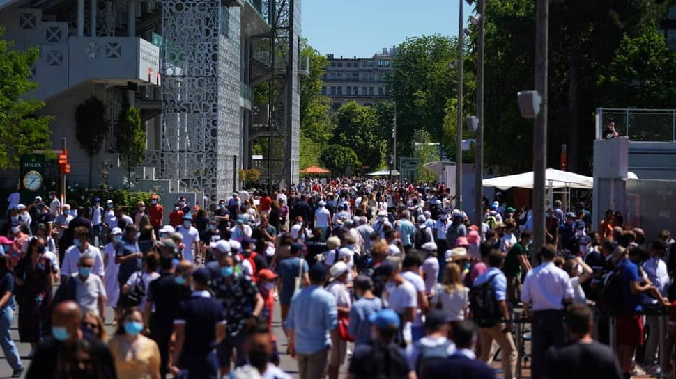 Huge crowds throng Roland Garros on Day Three of the 2021 French Open in Paris with France substantially easing COVID-19 lockdown. (Photo: FFT)