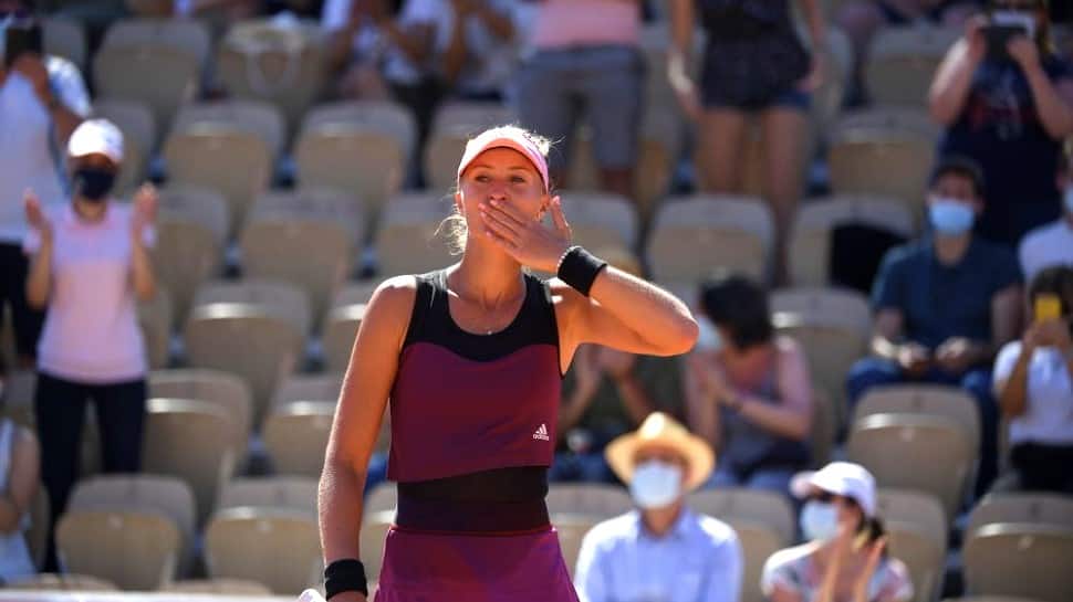 French tennis star Kristina Mladenovic sends kisses to the crowd following her straight-sets win over qualifier Anna Karolina Schmiedlova in 2021 French Open first round. (Photo: FFT)