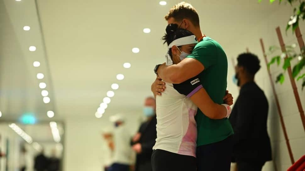 No.25 seed Ons Jabeur from Tunisia and her husband and fitness trainer Karim Kamoun share a private moment after her win over Yulia Putintseva on Tuesday (June 1). (Photo: FFT)