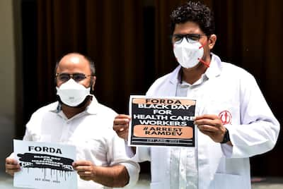 AIIMS doctors observe Black Day