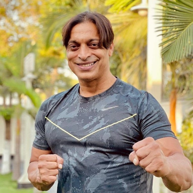 Shoaib Akhtar throws open challenge to THIS actor, promises to gift a motorbike if he can face six balls!