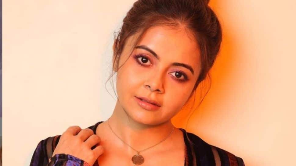 TV actress Devoleena Bhattacharjee opens up on why she's hesitant to reveal  her boyfriend's name | People News | Zee News