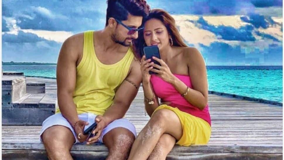TV actor Ravi Dubey shares throwback pic with Sargun Mehta, wife dislikes his choice! - Vimarsana News