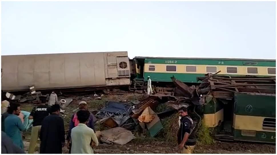 Pakistan train collision: 30 dead, 50 injured as passenger train derails and crashes into another