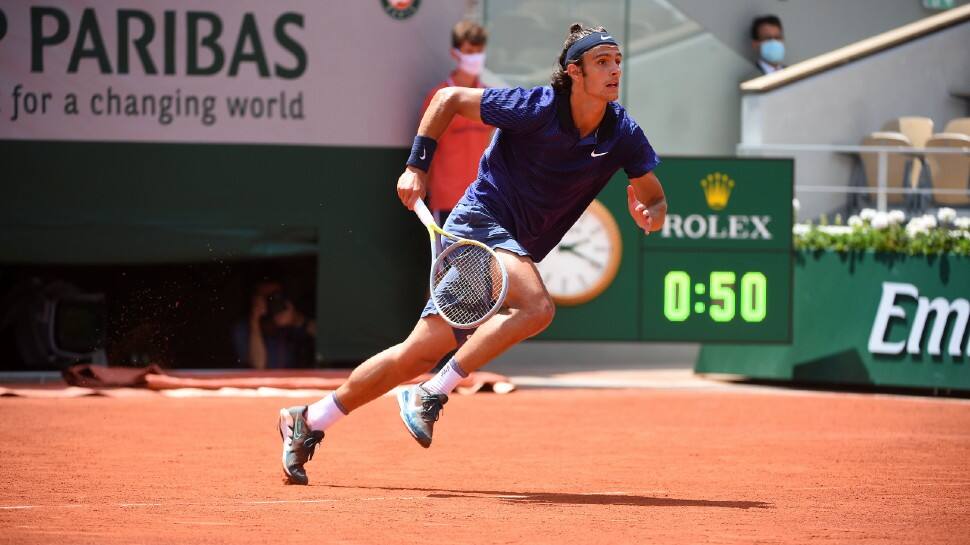 19-year-old Lorenzo Musetti of Italy returns to world No. 1 Novak Djokovic in the French Open 2021 fourth round match in Paris. (Source: Twitter)