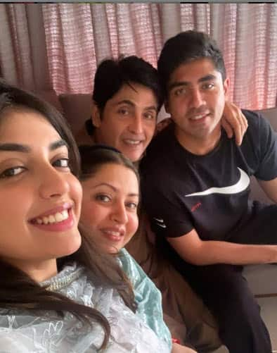 Aasif Sheikh with family