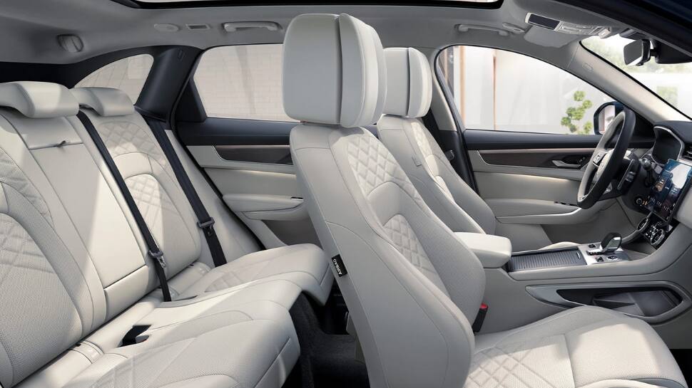 Interior design of Jaguar F-Pace facelift