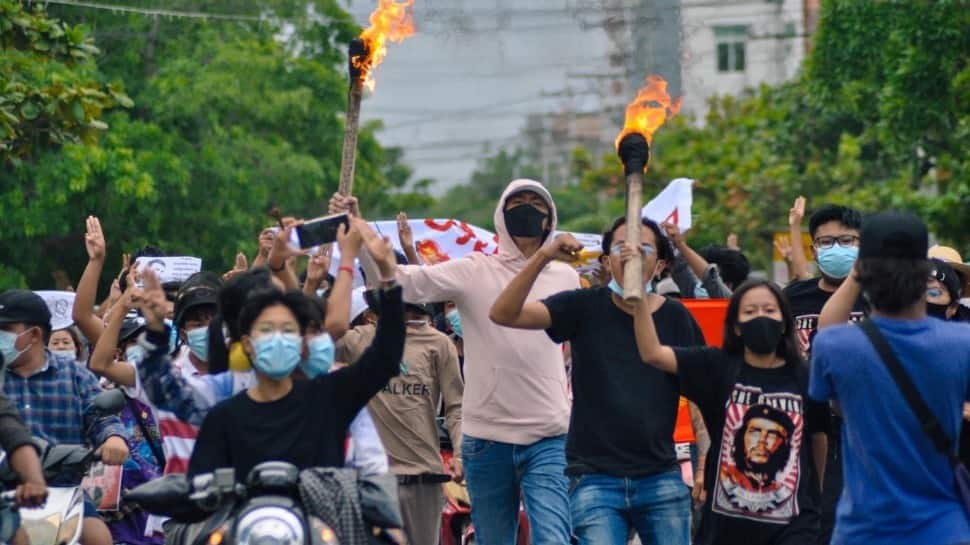 Myanmar: Militia group halts attacks on troops, Aung San Suu Kyi 'confident' in court