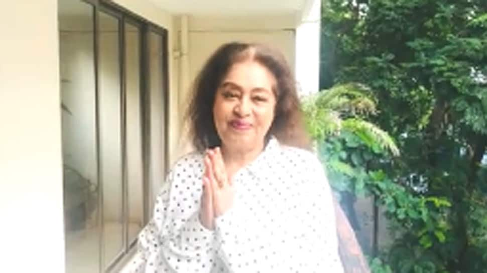 Cancer-stricken Kirron Kher appears in Anupam Kher and son Sikander Kher&#039;s videos, thanks fans for heartfelt birthday wishes - Watch