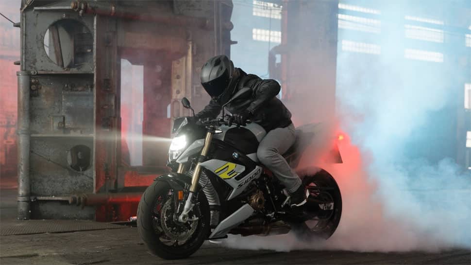 BMW S 1000 R features BMW S 1000 R features