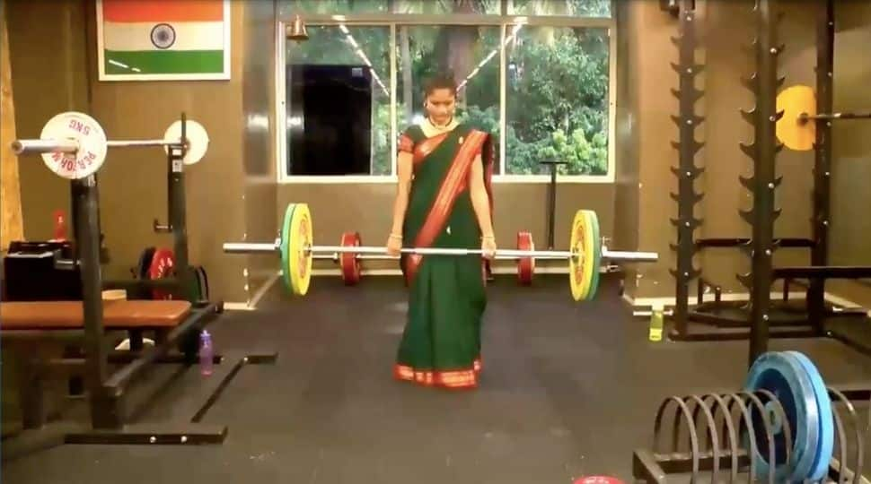 Superwoman in saree! Pune doctor does push-ups, lifts weight effortlessly in 9-yard outfit