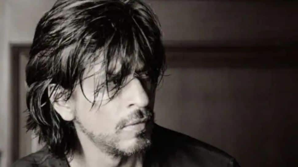 Shah Rukh Khan wishes parents the most beautiful moments with &#039;lil naughty munchkins&#039;