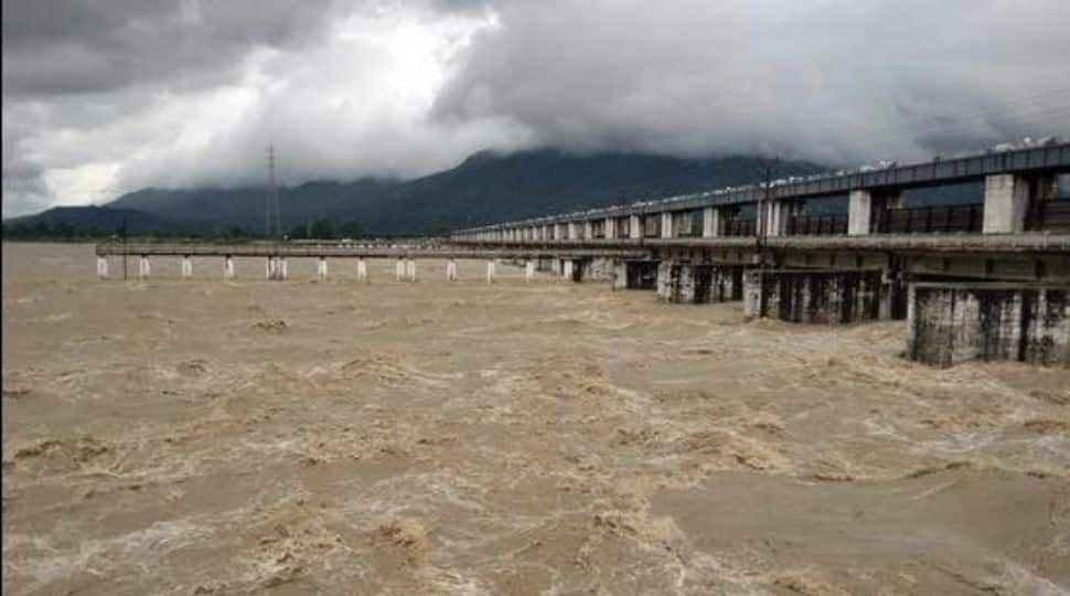 IMD has issued a rain alert across the country. For the next 3 to 4 days, there is a possibility of heavy rain in the areas of Bihar, Jharkhand, West Bengal and Sikkim, East Uttar Pradesh, Northeast Madhya Pradesh, Chhattisgarh. 