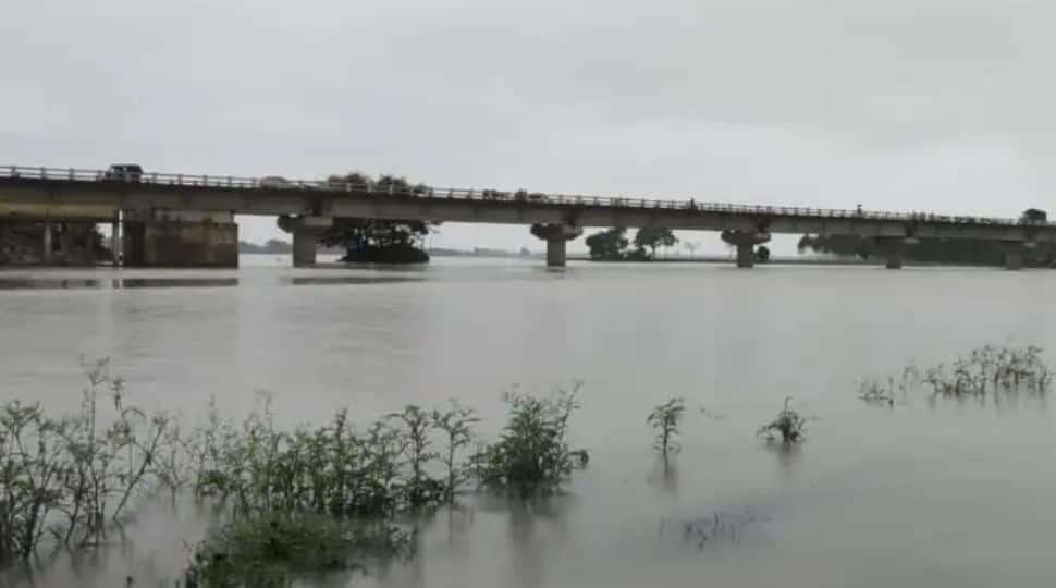 Many districts of Bihar faced a flood-like situation on account of a sudden rise in water levels of river Gandak that followed 