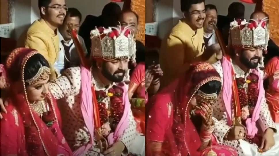 Modern dulha? Groom rests hand on bride&#039;s shoulder during wedding, watch what happened next