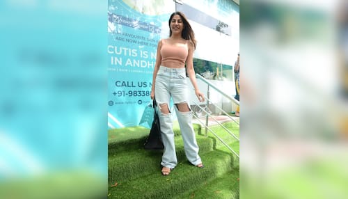 Nikki Tamboli flaunts her washboard abs in crop top and ripped jeans