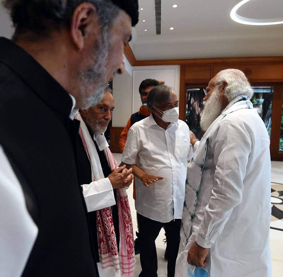 PM Modi meets J&K leaders in nearly 2 years