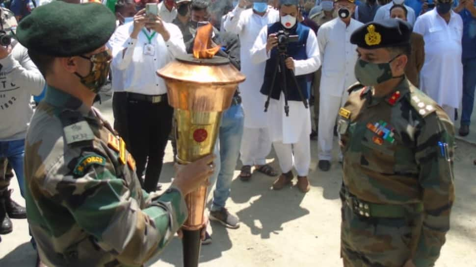 Flame symbolic of 50 years of India&#039;s 1971 war victory over Pakistan reaches J&amp;K&#039;s Baramulla