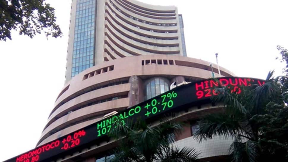 Sensex, Nifty end lower for second straight session; Bank shares fall 