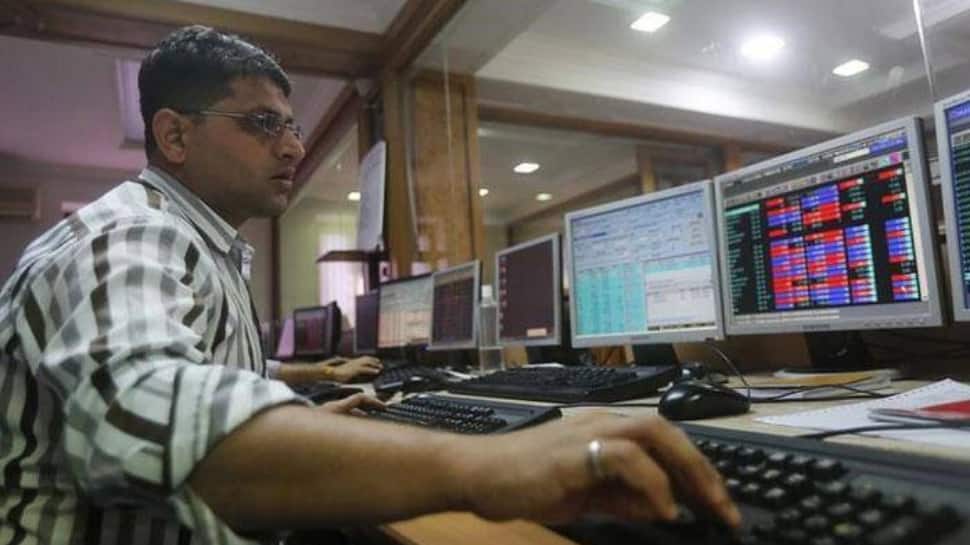 Sensex drops 164 pts, Nifty slips below 15,700