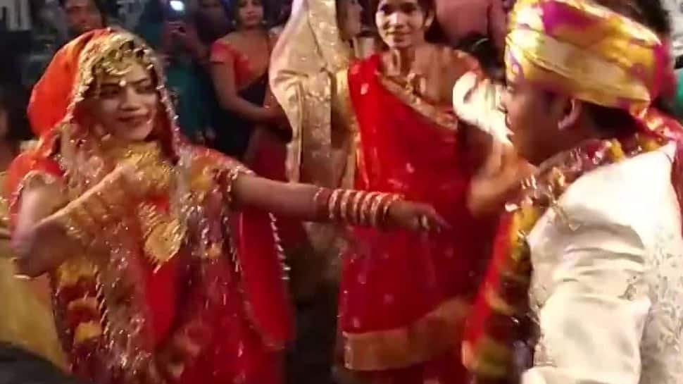 Viral video: Bride and groom&#039;s amazing dance on Sapna Choudhry&#039;s Haryanvi song Teri Aakhya Ka Yo Kajal at wedding - Watch