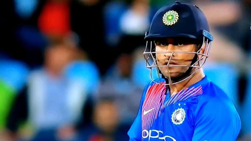 Throwback: When MS Dhoni was caught ABUSING Manish Pandey during a T20I ...