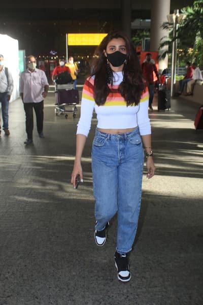 Daisy Shah spotted at Mumbai airport 