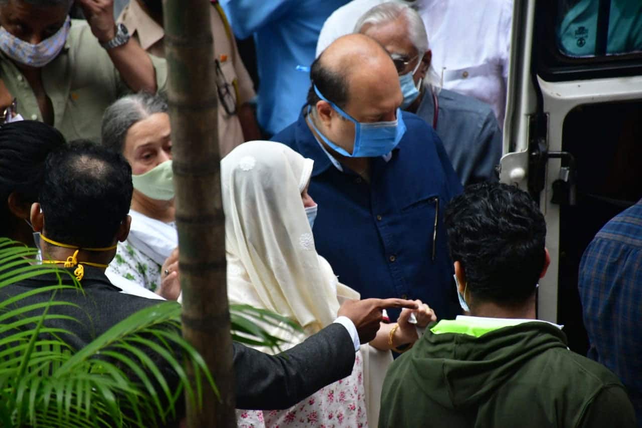 Saira Banu inconsolable at Dilip Kumar's loss Saira Banu inconsolable at Dilip Kumar's loss