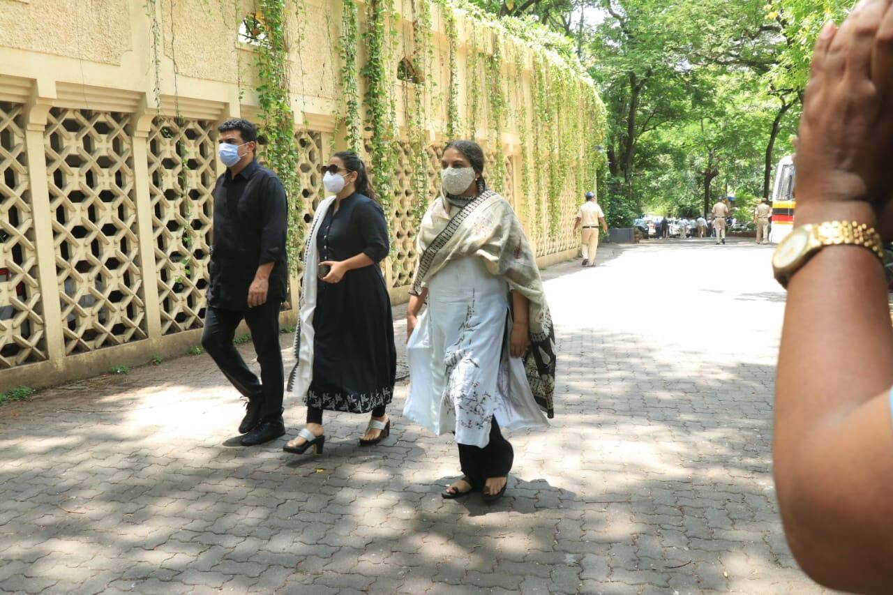 Vidya Balan, husband Sidharth and Shabana Azmi Vidya Balan, husband Sidharth and Shabana Azmi