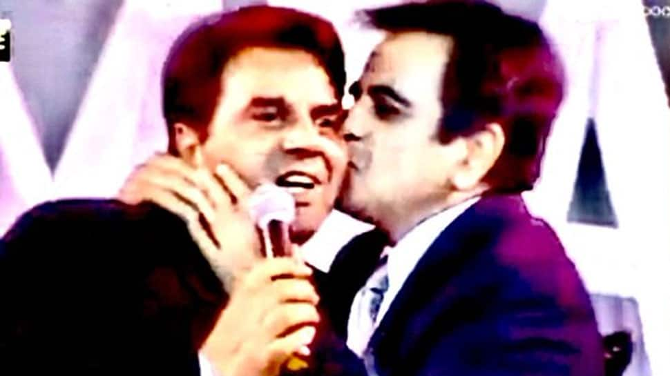 &#039;Saira ne jab kaha, dekho Sahab ne palak jhapki hai&#039;, Dharmendra recalls heart numbing moment from Dilip Kumar&#039;s funeral!