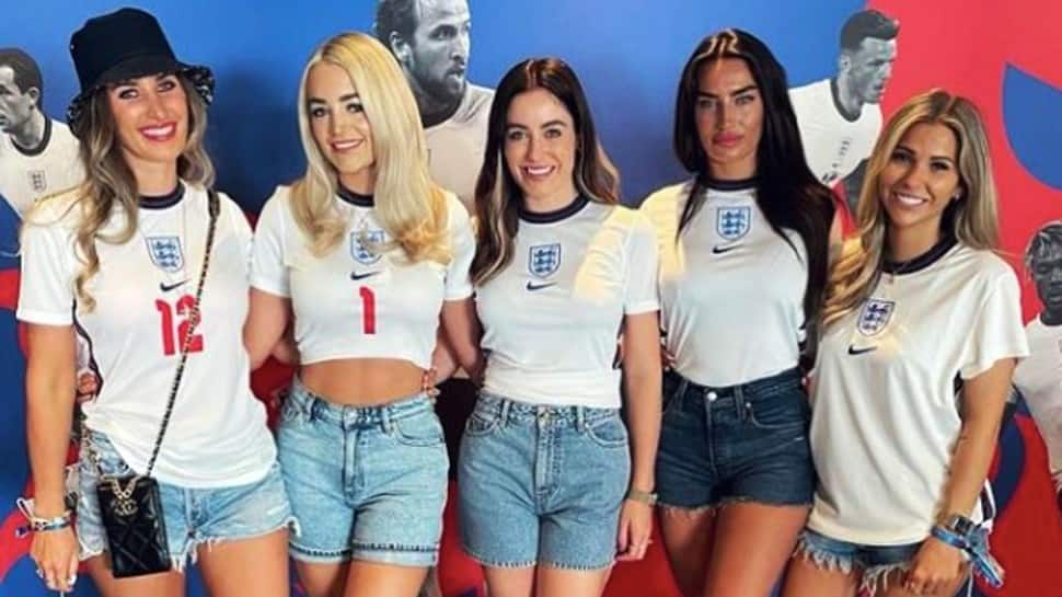 In Pics England Side S Hottest Wives Girlfriends Cheer Team In Euro 2020 Semis News Zee News