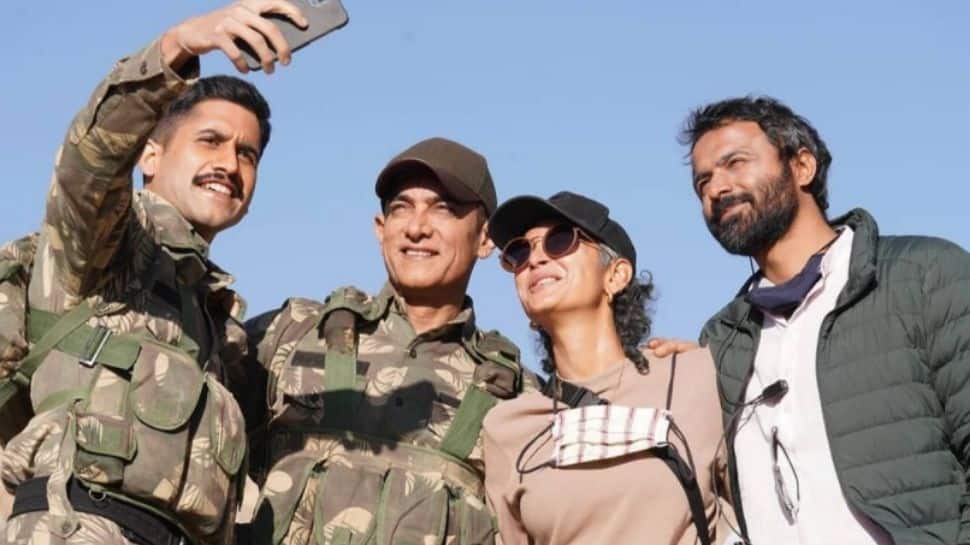 Aamir Khan-Kiran Rao welcome Naga Chaitanya onboard &#39;Laal Singh Chaddha&#39;,  pose for pic together! | People News | Zee News