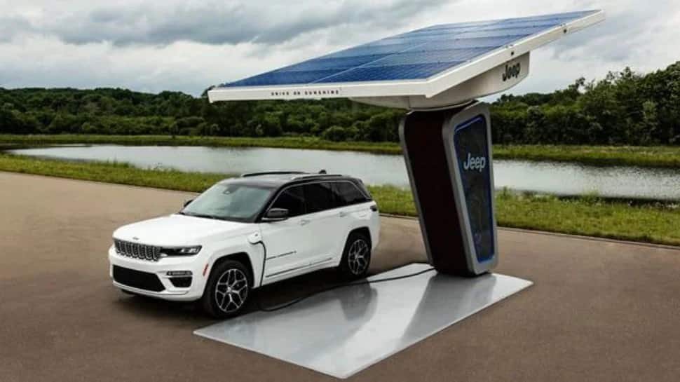 Jeep Grand Cherokee 4xe plug-in hybrid unveiled, launch in 2022