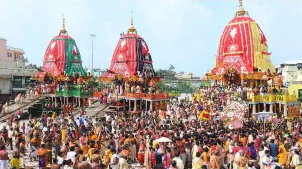 Motor mechanic makes mini chariots of Lord Jagannath, Balabhadra &amp; Subhadra with food grains!