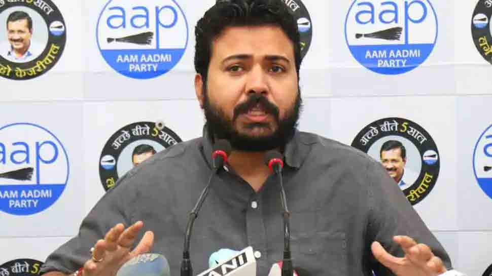 BJP&#039;s MCD sealing shops of COVID-hit traders, demanding Rs 2 lakh for unsealing: AAP
